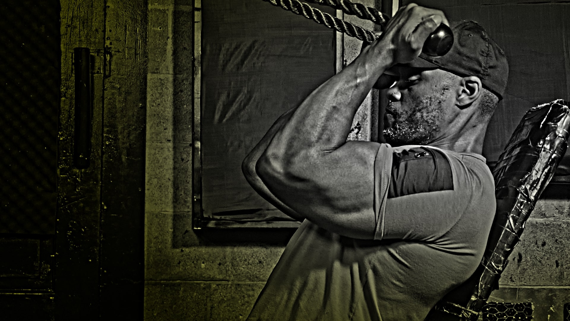 Cable Incline Bicep Curl vs. Dumbbell Incline Curls – Who Wins?