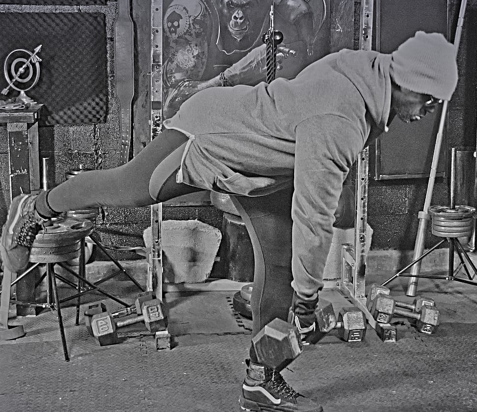 Contralateral Dumbbell RDL